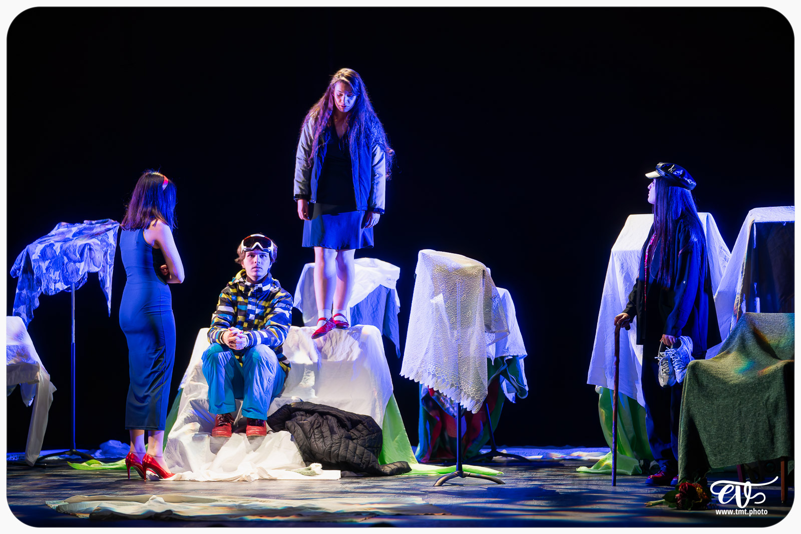 BLANCHE-NEIGE FOUTUE FORET